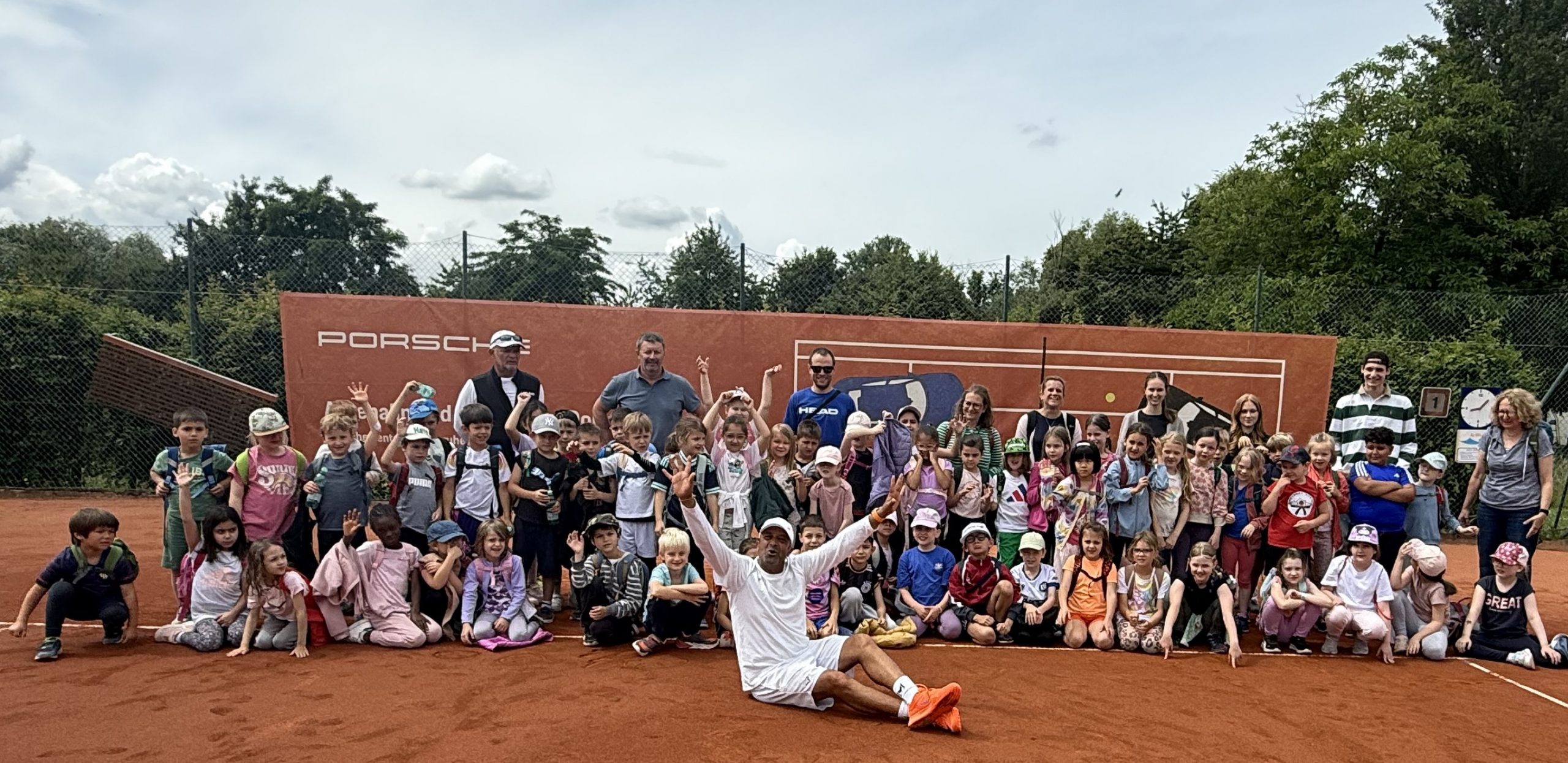 Du betrachtest gerade Erfolgreicher Tag mit drei Grundschulklassen im Tennisverein